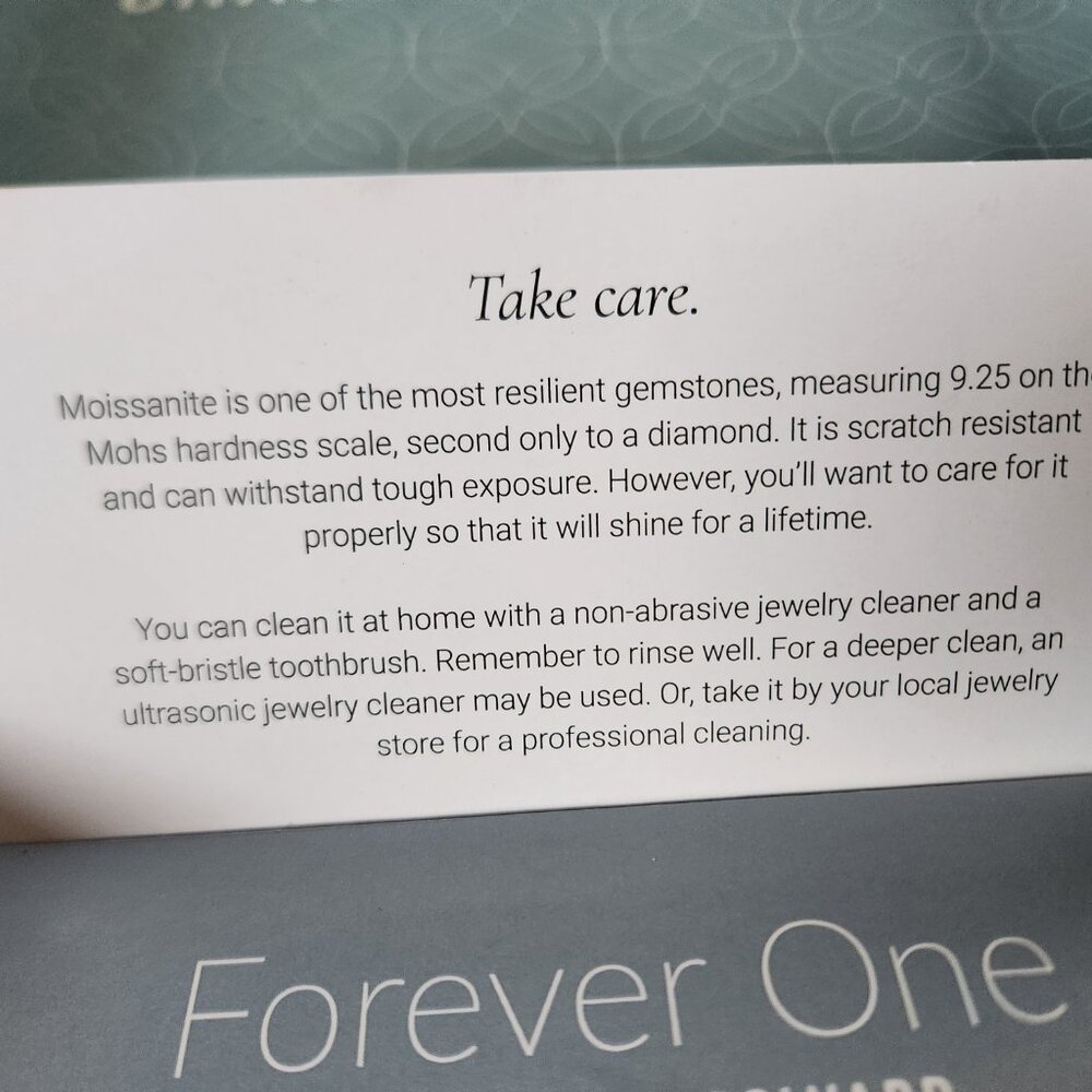 Vintage PLATINUM solitaire ENGAGMENT RING 2 CT Charles Colvard Moissanite. Sz 6 - Picture 5 of 16